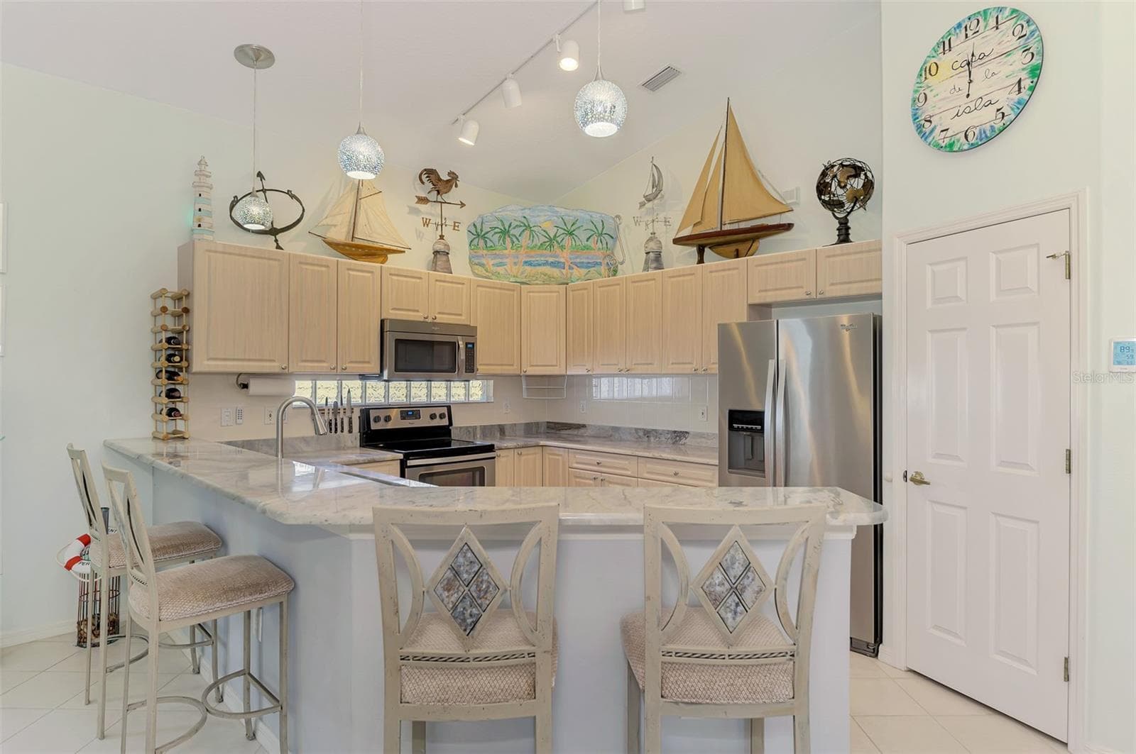 Single Family Residence at 219 RIO TERRA, VENICE, photo 19 of 77