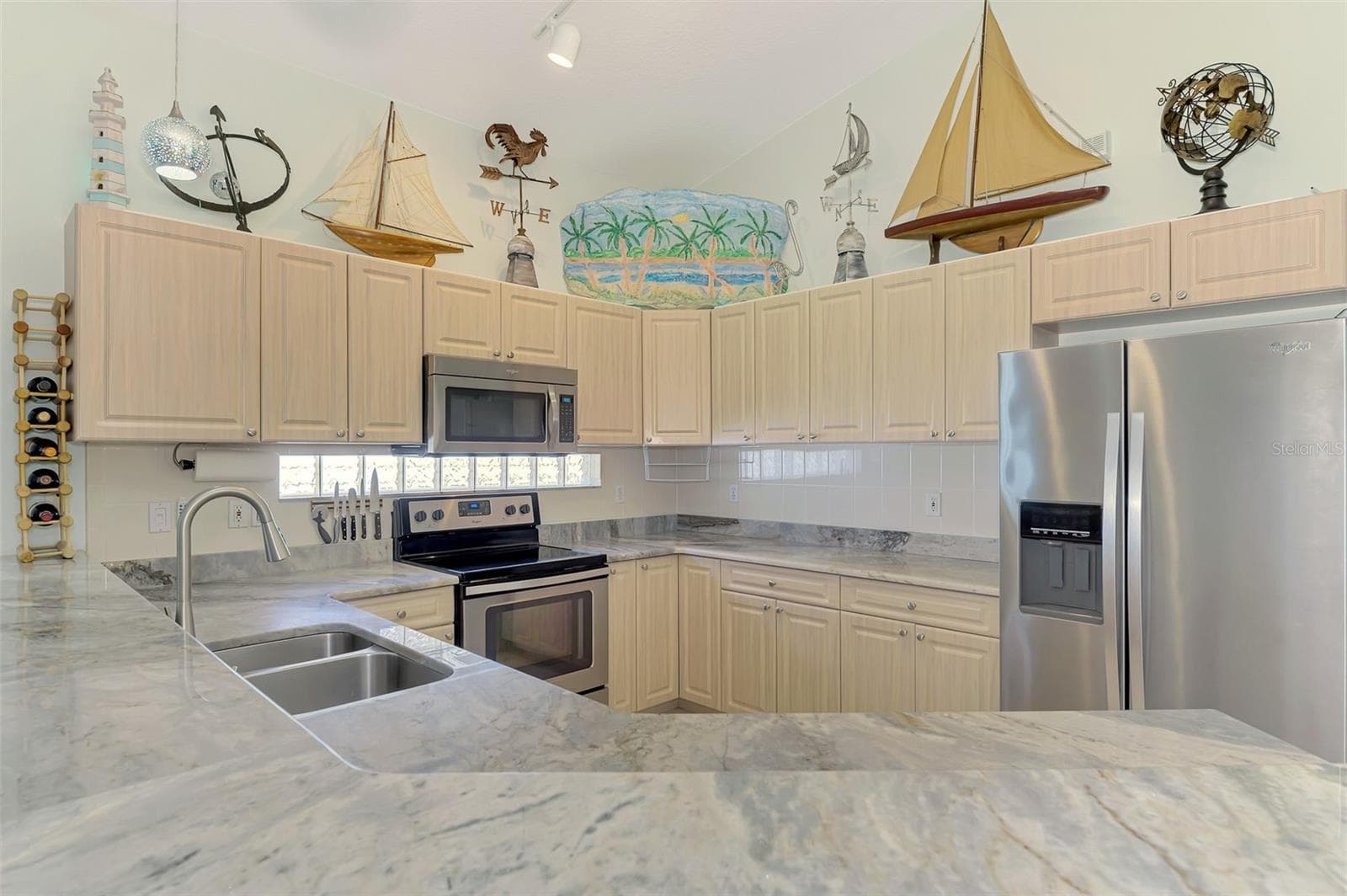 Single Family Residence at 219 RIO TERRA, VENICE, photo 20 of 77