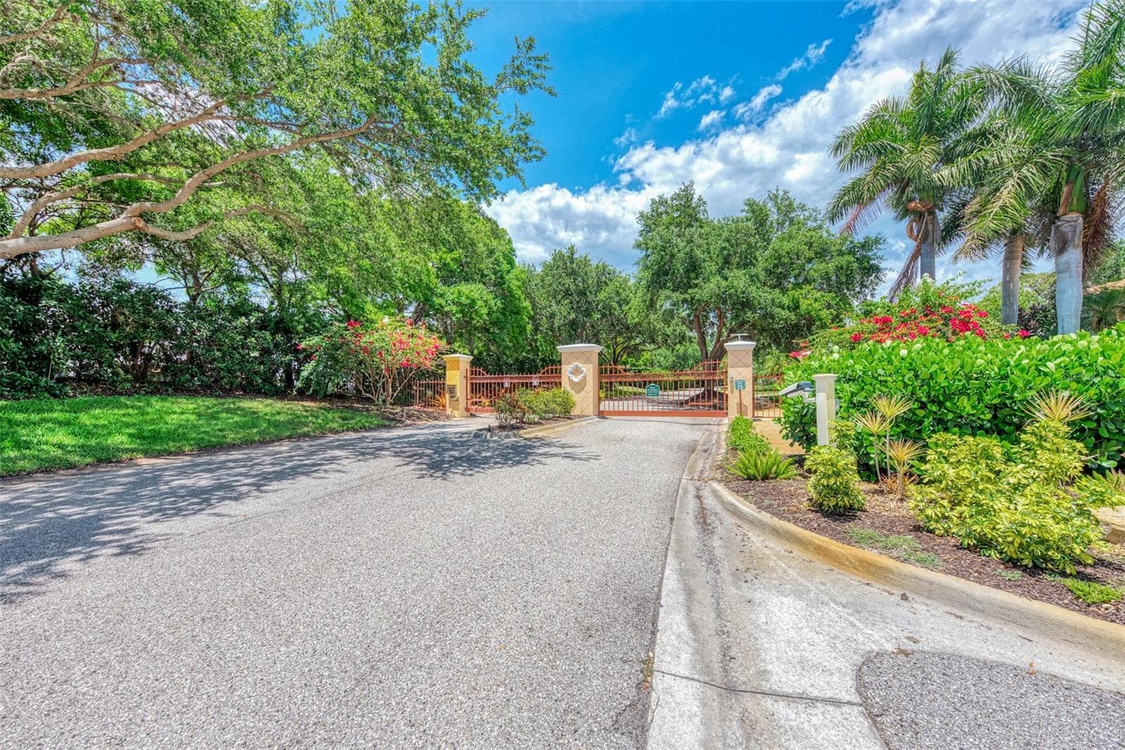 Single Family Residence at 219 RIO TERRA, VENICE, photo 69 of 77