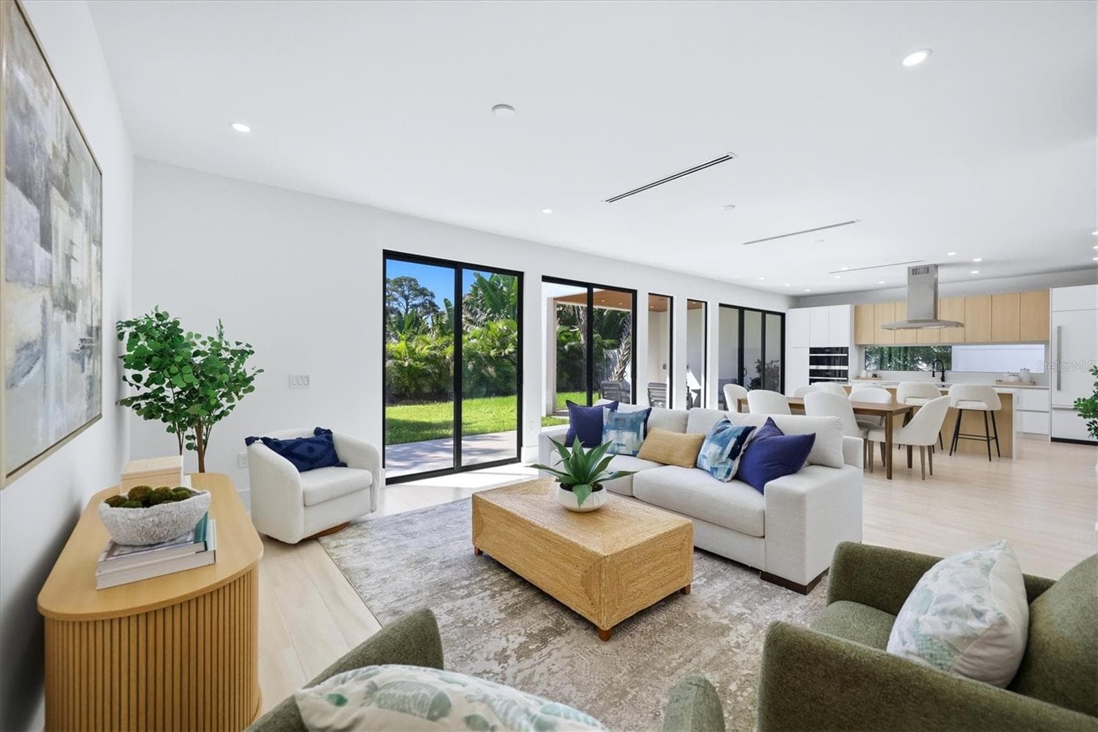 high ceilings, open floor plan, lots of natural light - 1734 WISCONSIN LN, SARASOTA