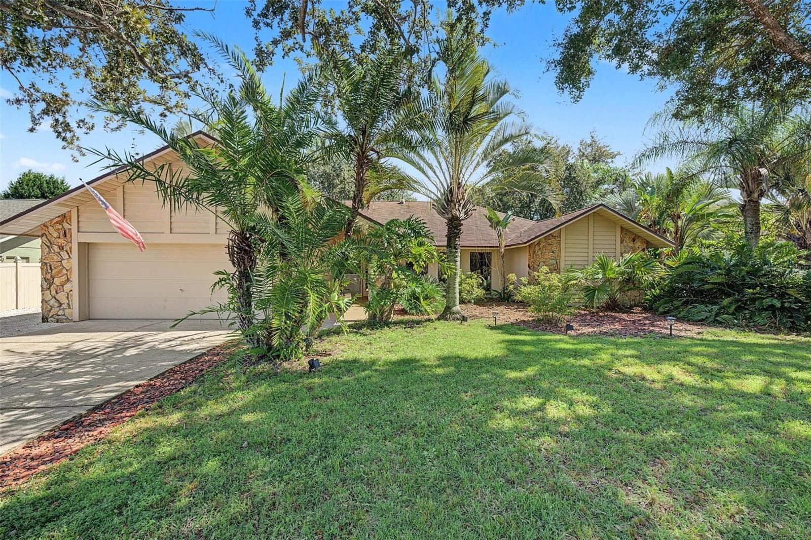 3024 PINEVIEW DR