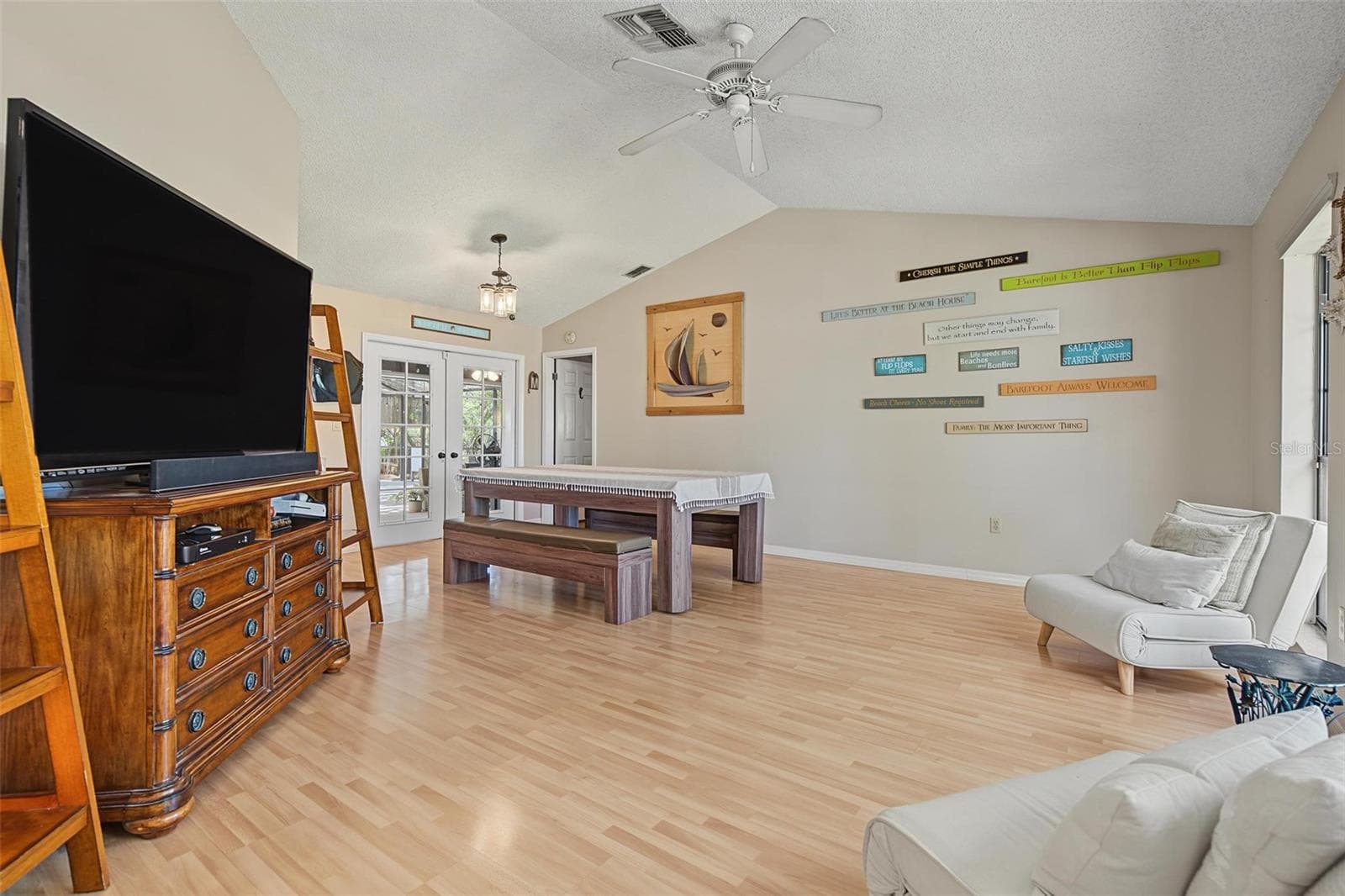 Single Family Residence at 3024 PINEVIEW DR, HOLIDAY, photo 10 of 46