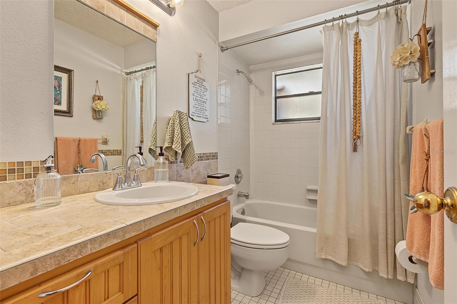 Single Family Residence at 3024 PINEVIEW DR, HOLIDAY, photo 25 of 46