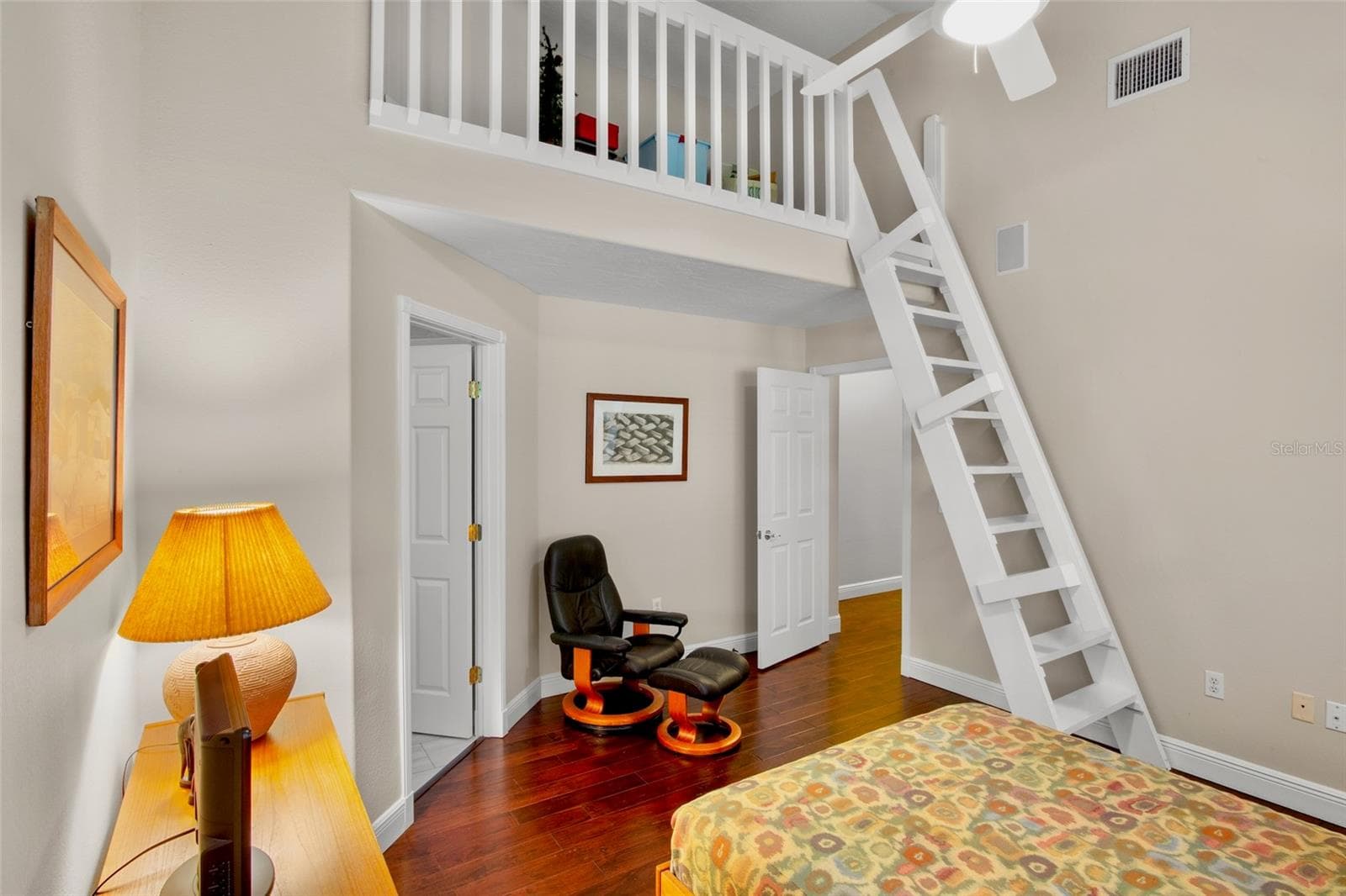 Guest bedroom with a loft area - 4804 BENCHMARK CT, SARASOTA