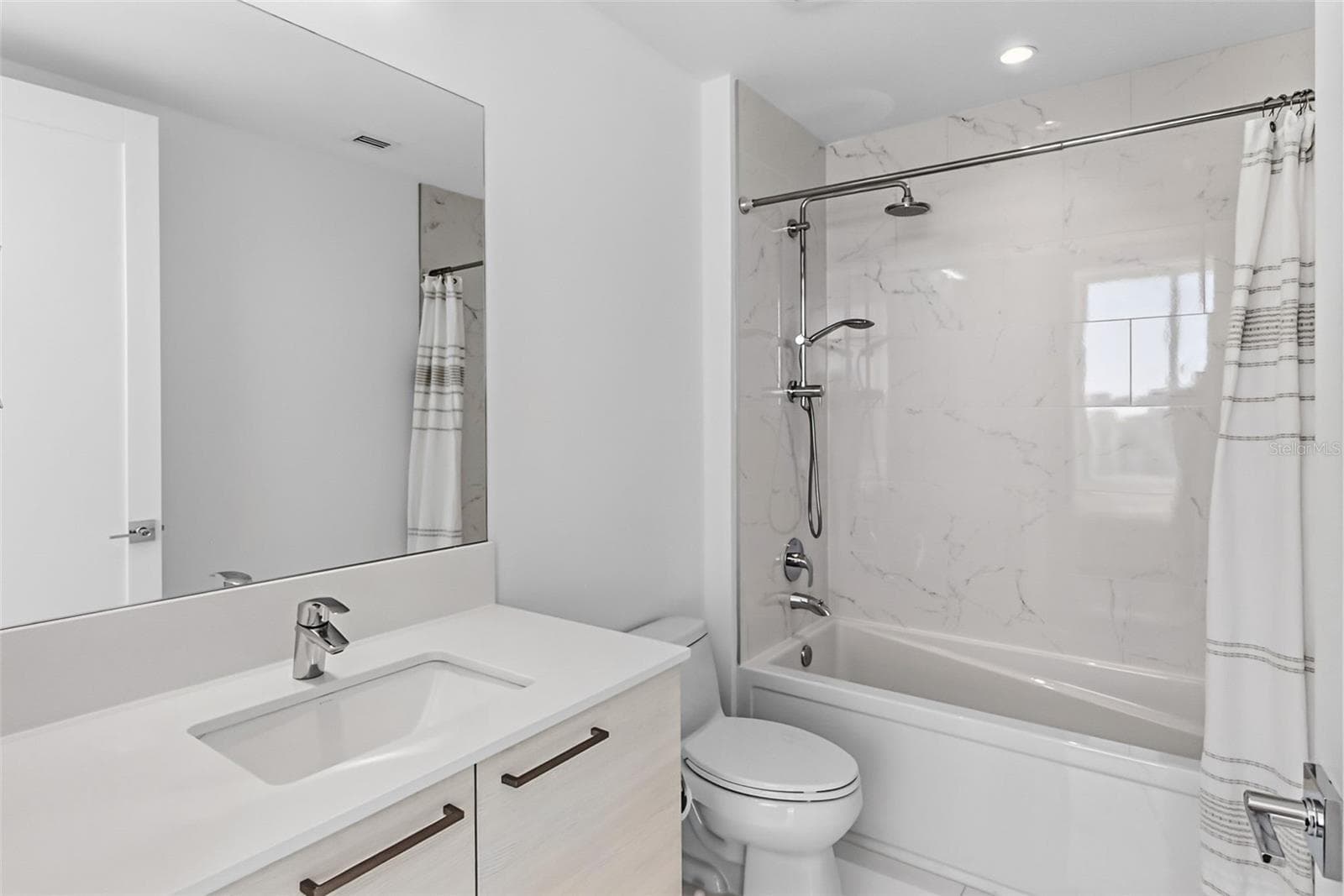 Second bath - 111 S PINEAPPLE AVE #1103, SARASOTA