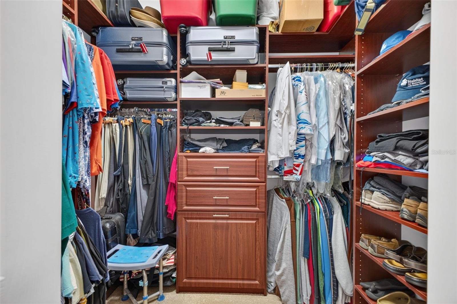 The primary suite features generous dual walk-in closets, providing ample room for extensive wardrobes and personal storage. - 2444 PAWTUCKET PASS, MOUNT DORA