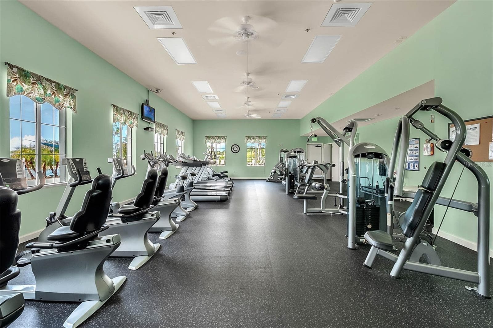 Stay active without leaving home in the state-of-the-art community fitness center, fully equipped with cardio and strength training equipment. - 2444 PAWTUCKET PASS, MOUNT DORA
