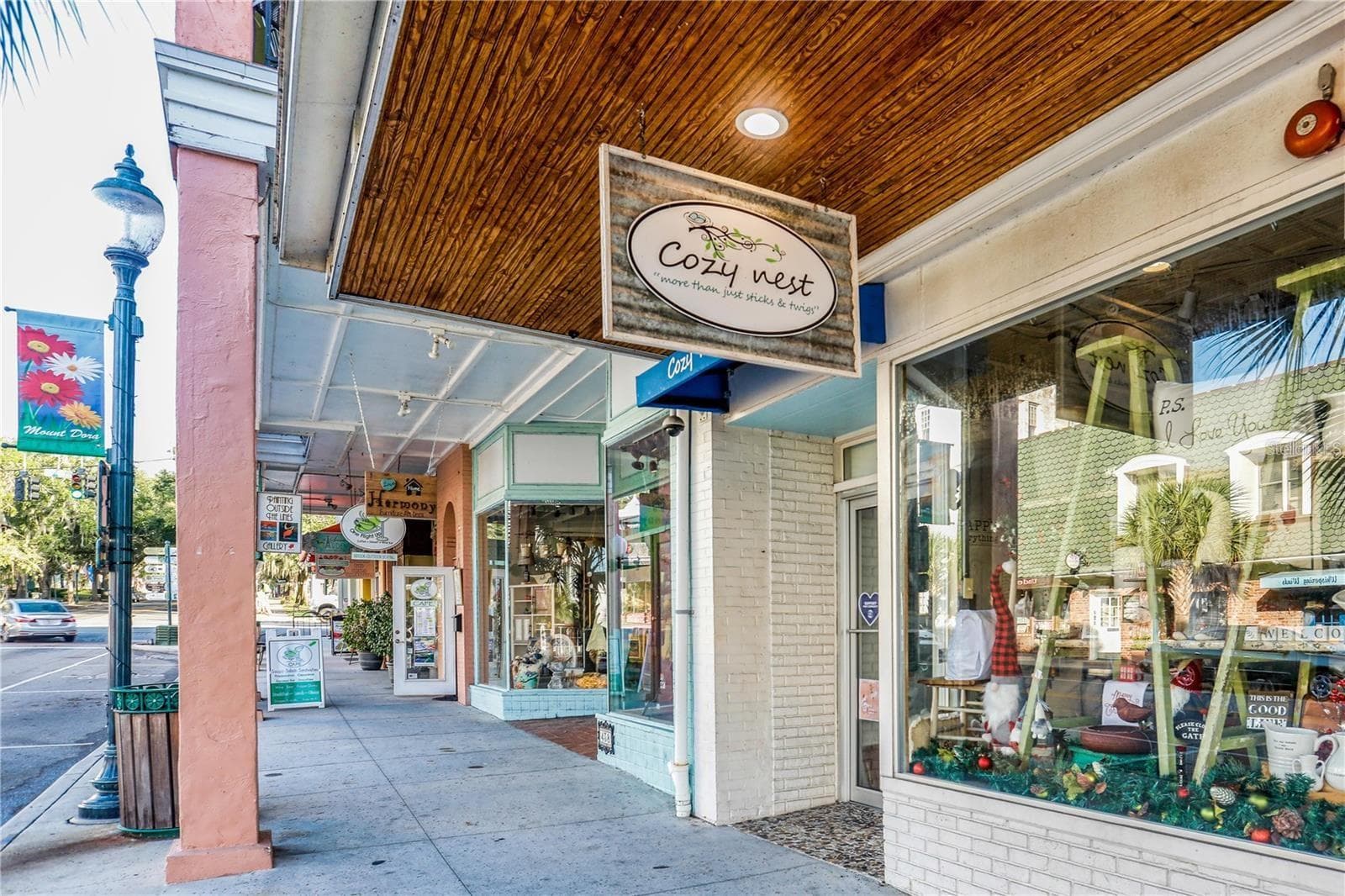 Just minutes away lies charming downtown Mount Dora, featuring a picturesque blend of quaint shops, antique markets, and acclaimed local eateries. - 2444 PAWTUCKET PASS, MOUNT DORA