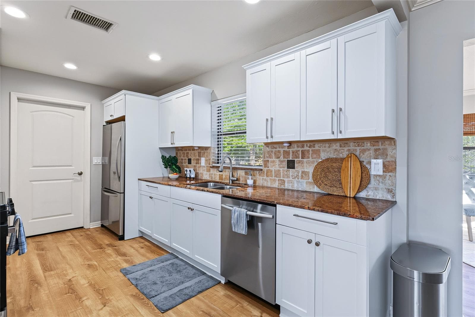 Kitchen - 3013 JENNINGS DR, SARASOTA
