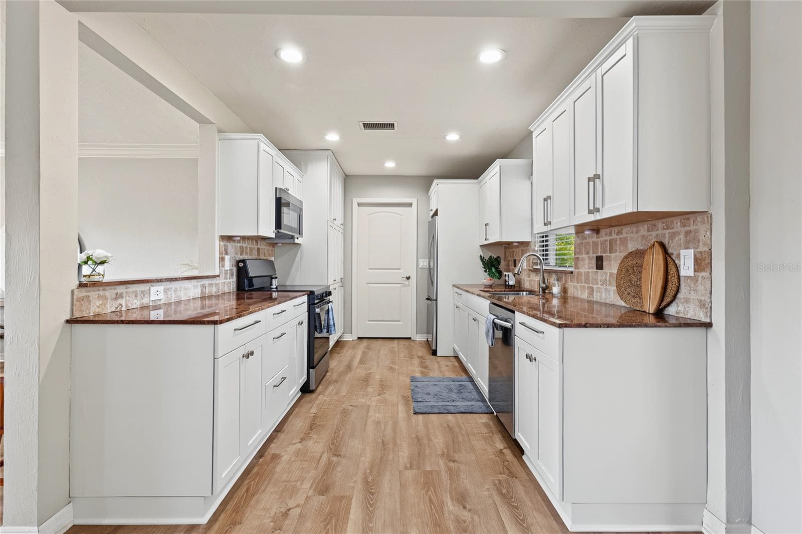 Kitchen - 3013 JENNINGS DR, SARASOTA
