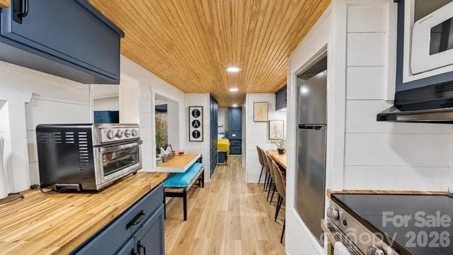 Single Family Residence at 162 Dogwood Circle, New London, photo 5 of 20