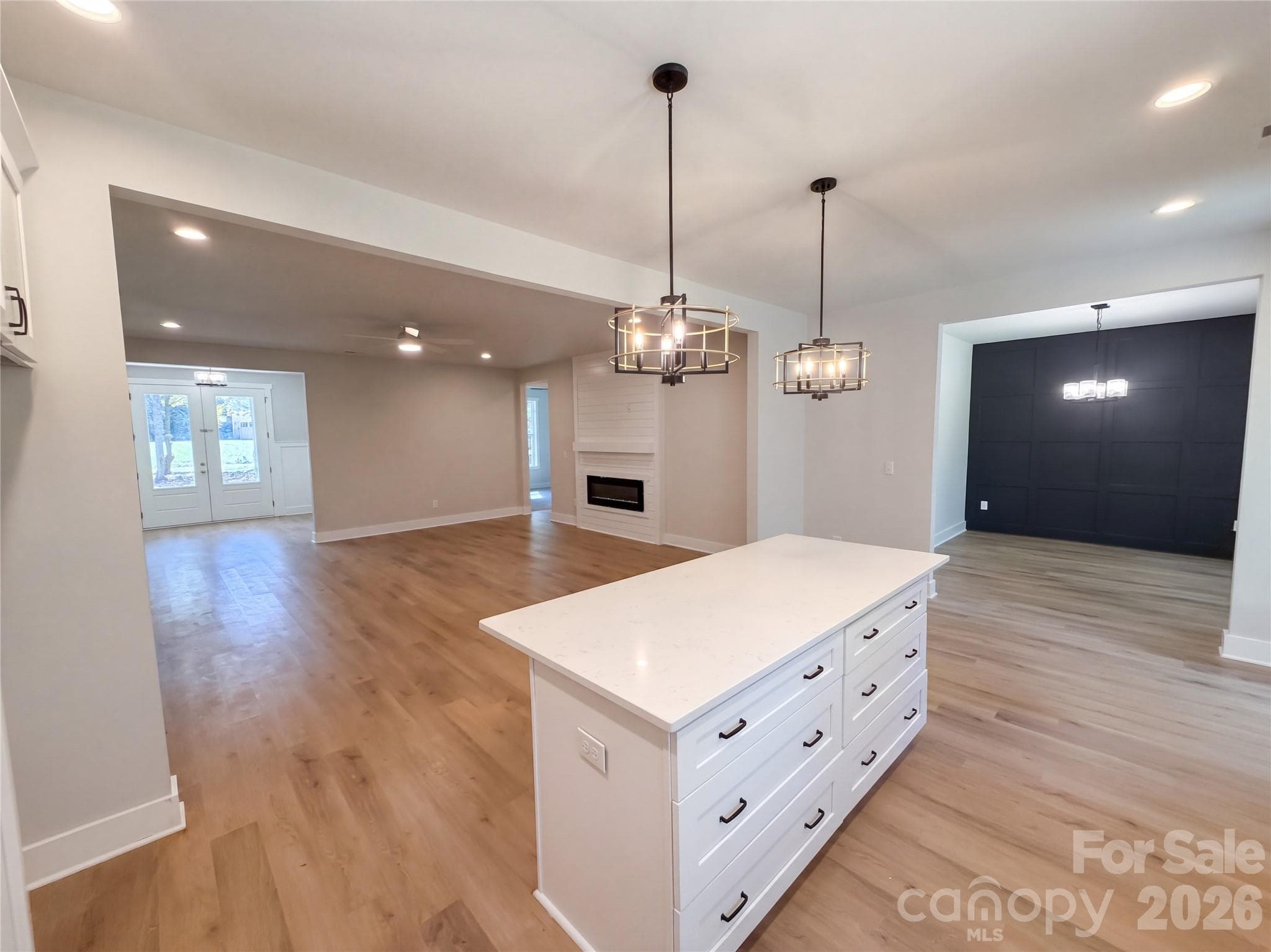 Single Family Residence at 8807 Crestwood Drive, Mount Pleasant, photo 4 of 27