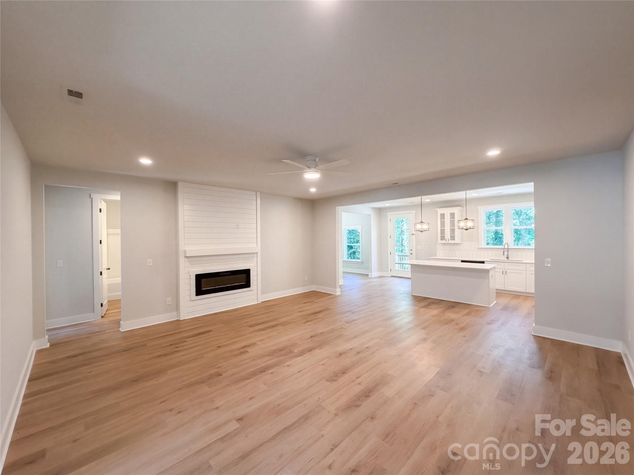 Single Family Residence at 8807 Crestwood Drive, Mount Pleasant, photo 5 of 27