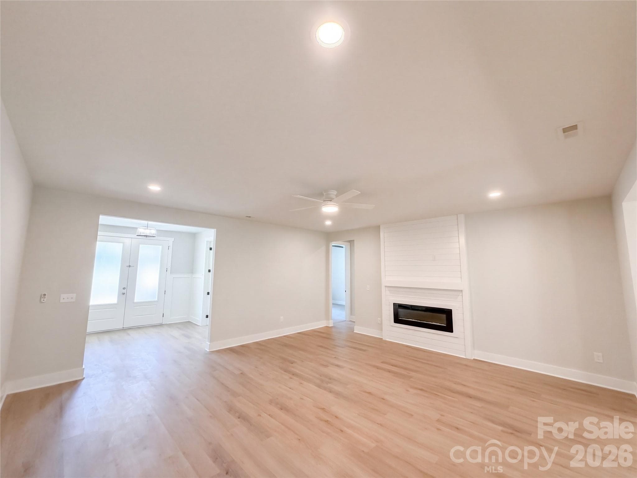 Single Family Residence at 8807 Crestwood Drive, Mount Pleasant, photo 7 of 27