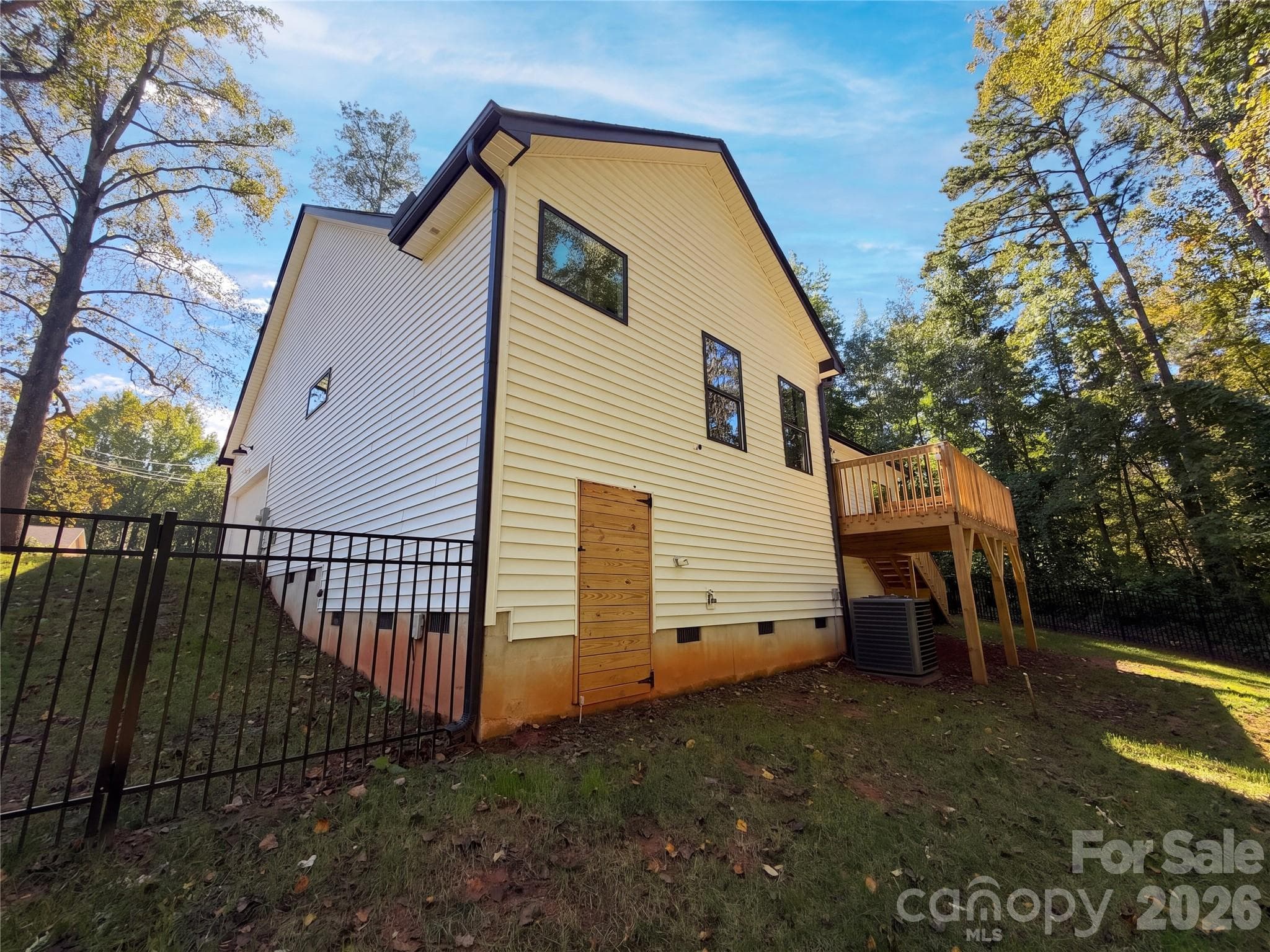 Single Family Residence at 8807 Crestwood Drive, Mount Pleasant, photo 22 of 27