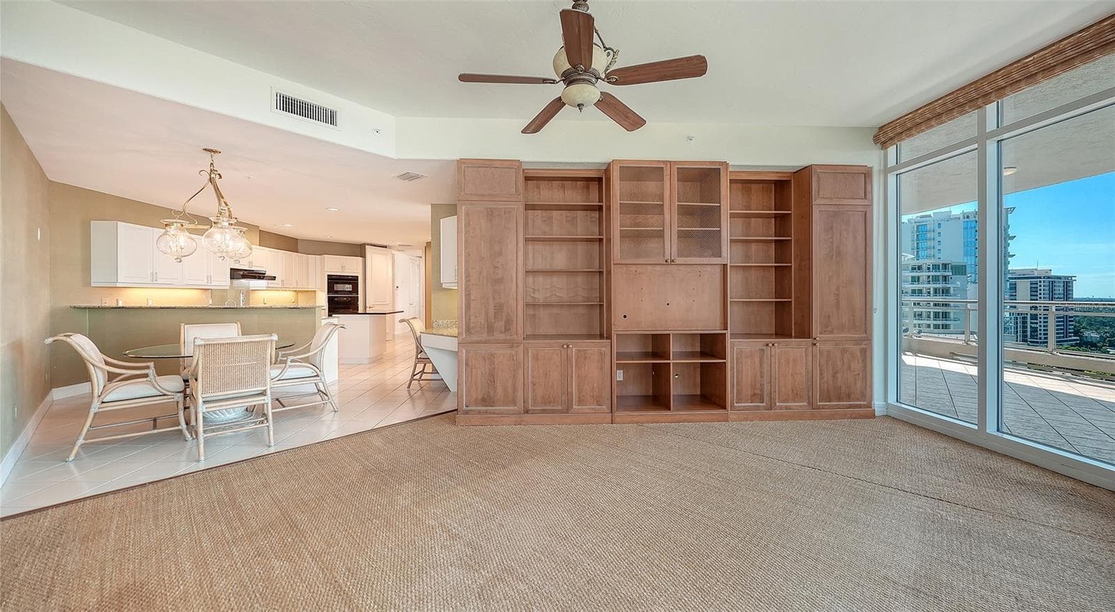 Family Room with Eat In Kitchen - 340 S PALM AVE #101, SARASOTA