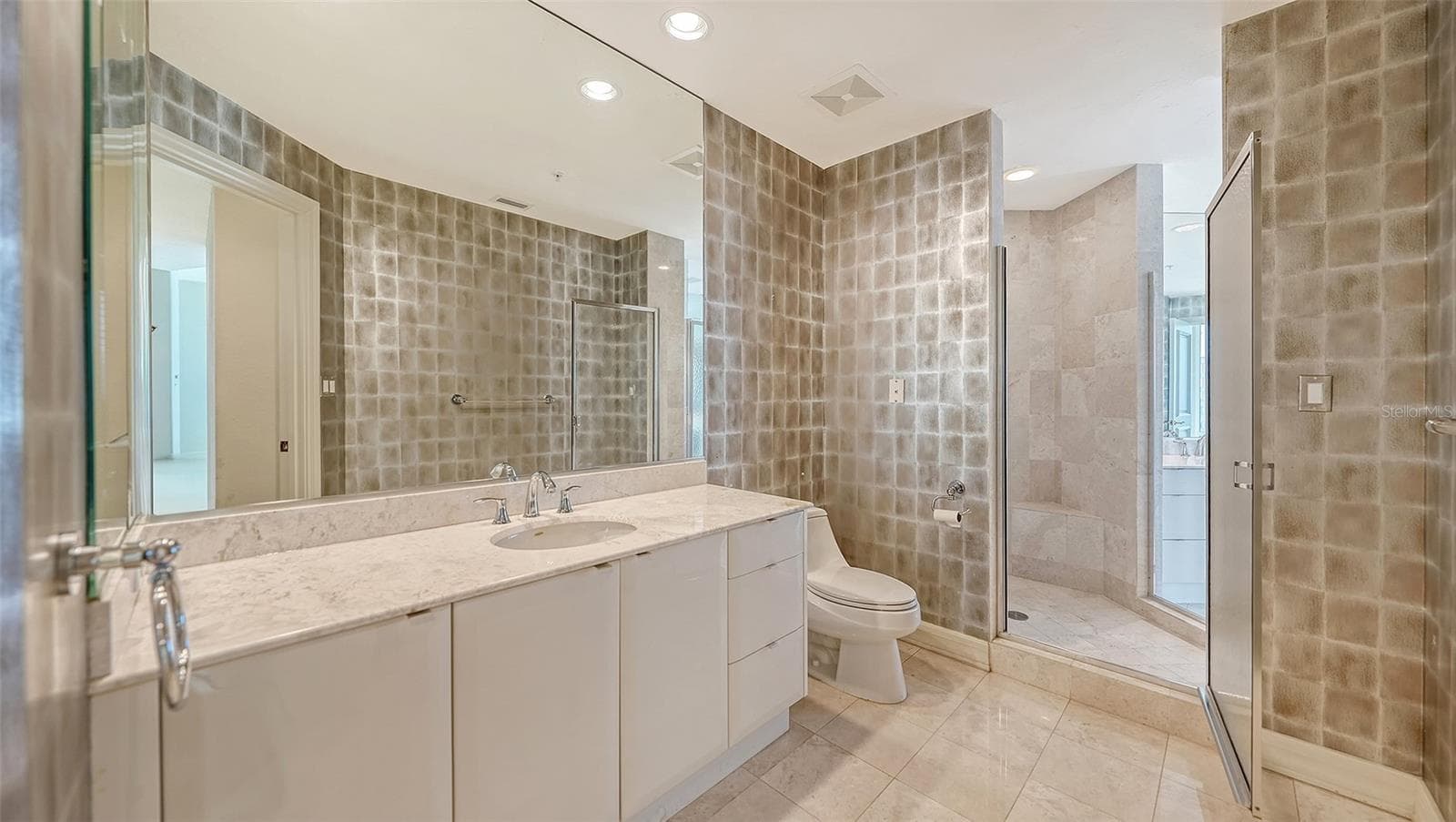 Primary Bathroom with His & Her Sides - 340 S PALM AVE #101, SARASOTA