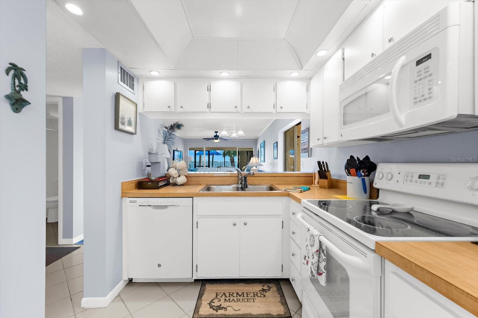 LIGHT-FILLED Coastal Kitchen Charm - 1551 BEACH RD #207, ENGLEWOOD