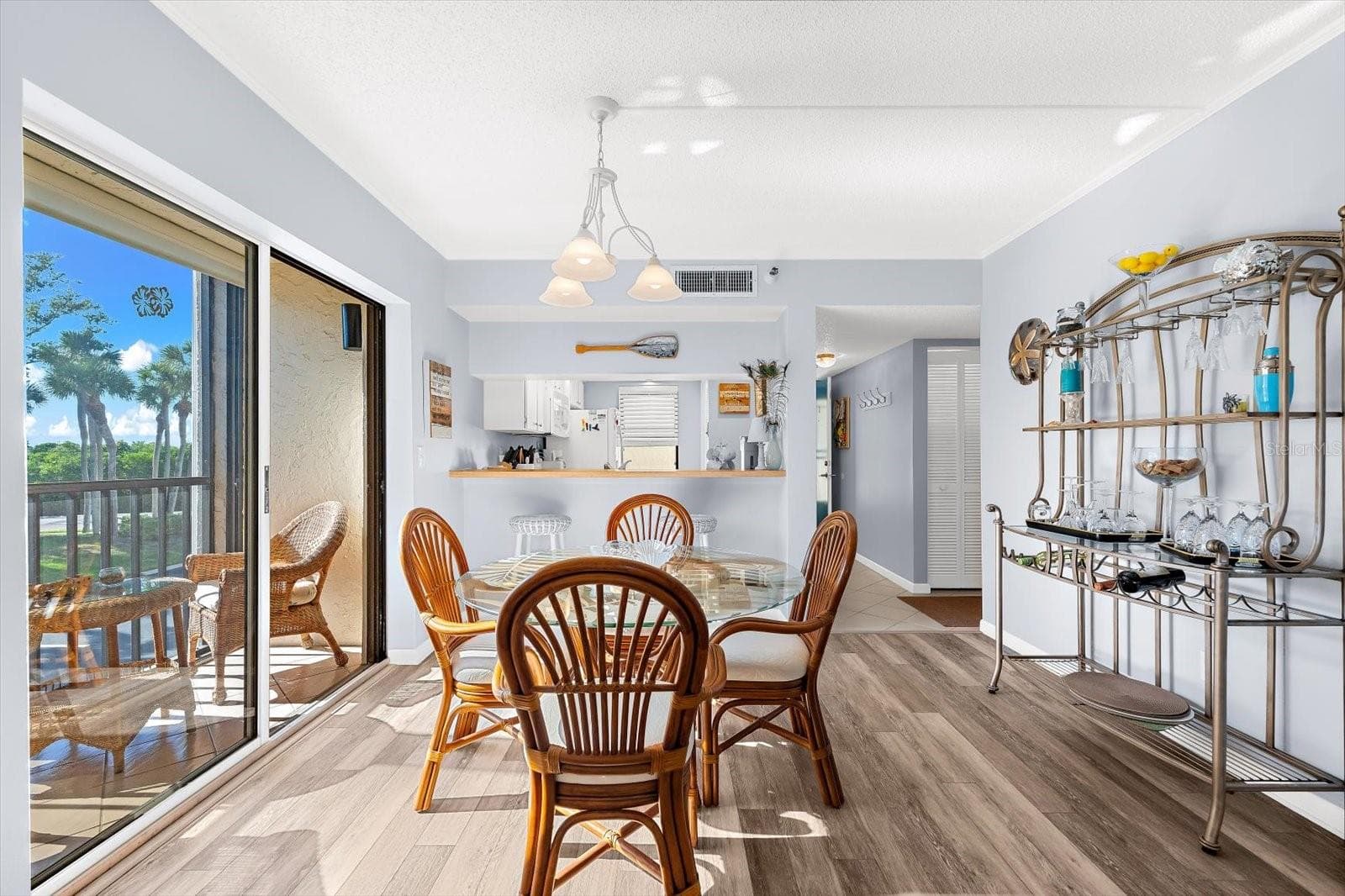 SUNLIT Dining With Beachside Style - 1551 BEACH RD #207, ENGLEWOOD