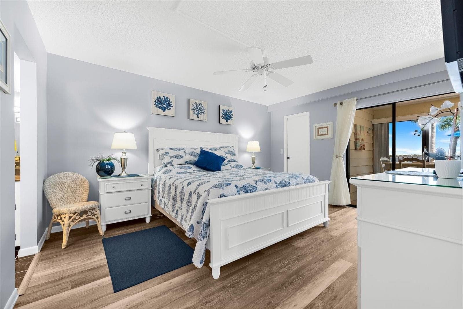 Seamless Indoor-Outdoor Florida Living - 1551 BEACH RD #207, ENGLEWOOD