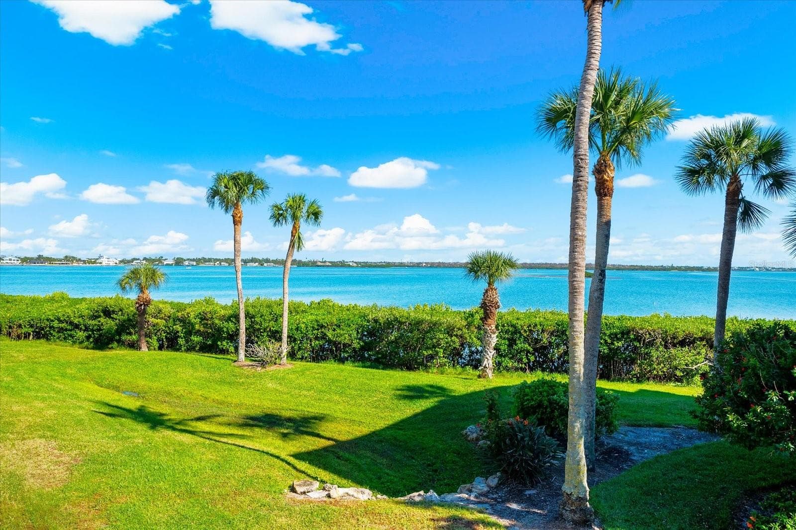 TROPICAL Palm Trees And Paradise - 1551 BEACH RD #207, ENGLEWOOD