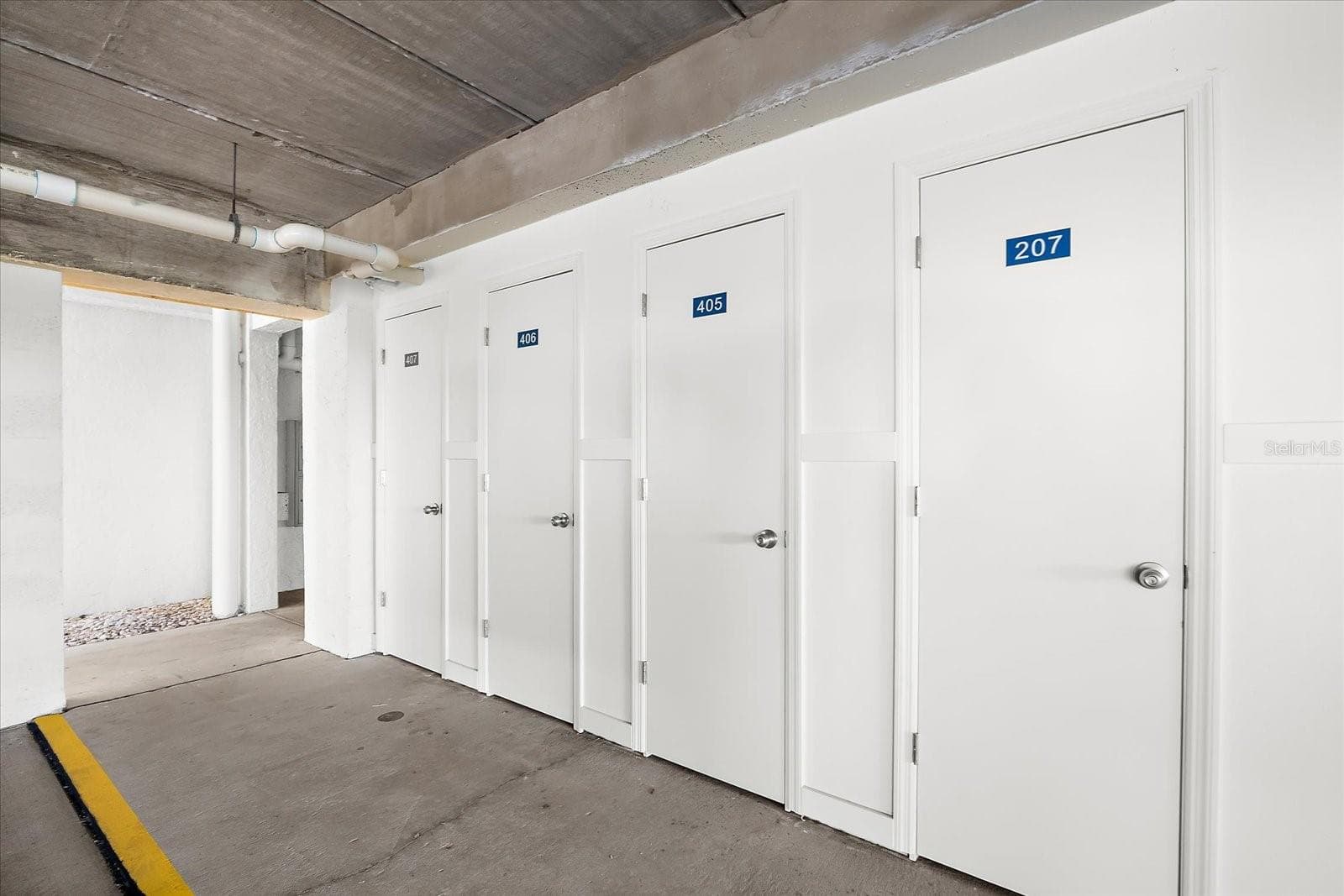 EXTRA Space, Less Clutter! - 1551 BEACH RD #207, ENGLEWOOD