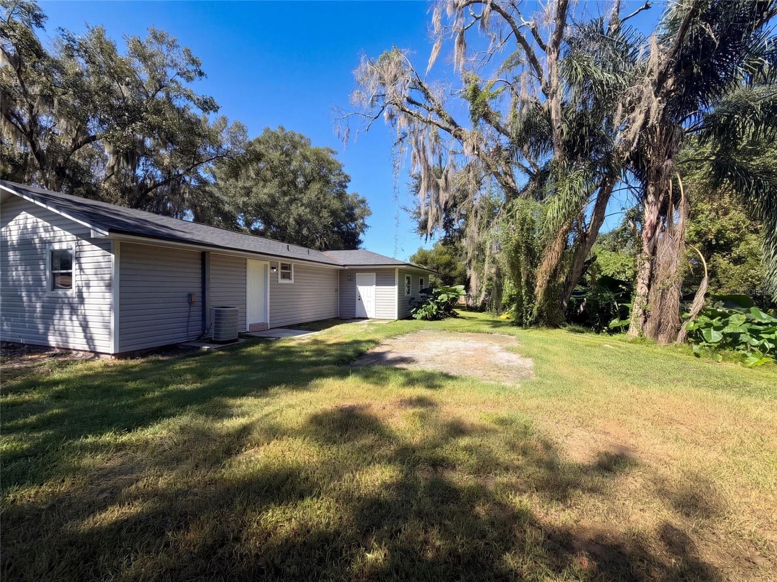 Single Family Residence at 425 W DAUGHTERY RD, LAKELAND, photo 17 of 19