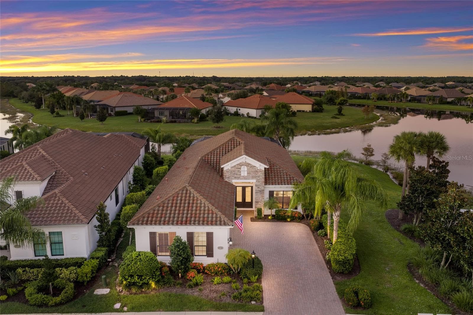 Single Family Residence at 15721 CASTLE PARK TER, LAKEWOOD RANCH, photo 2 of 100