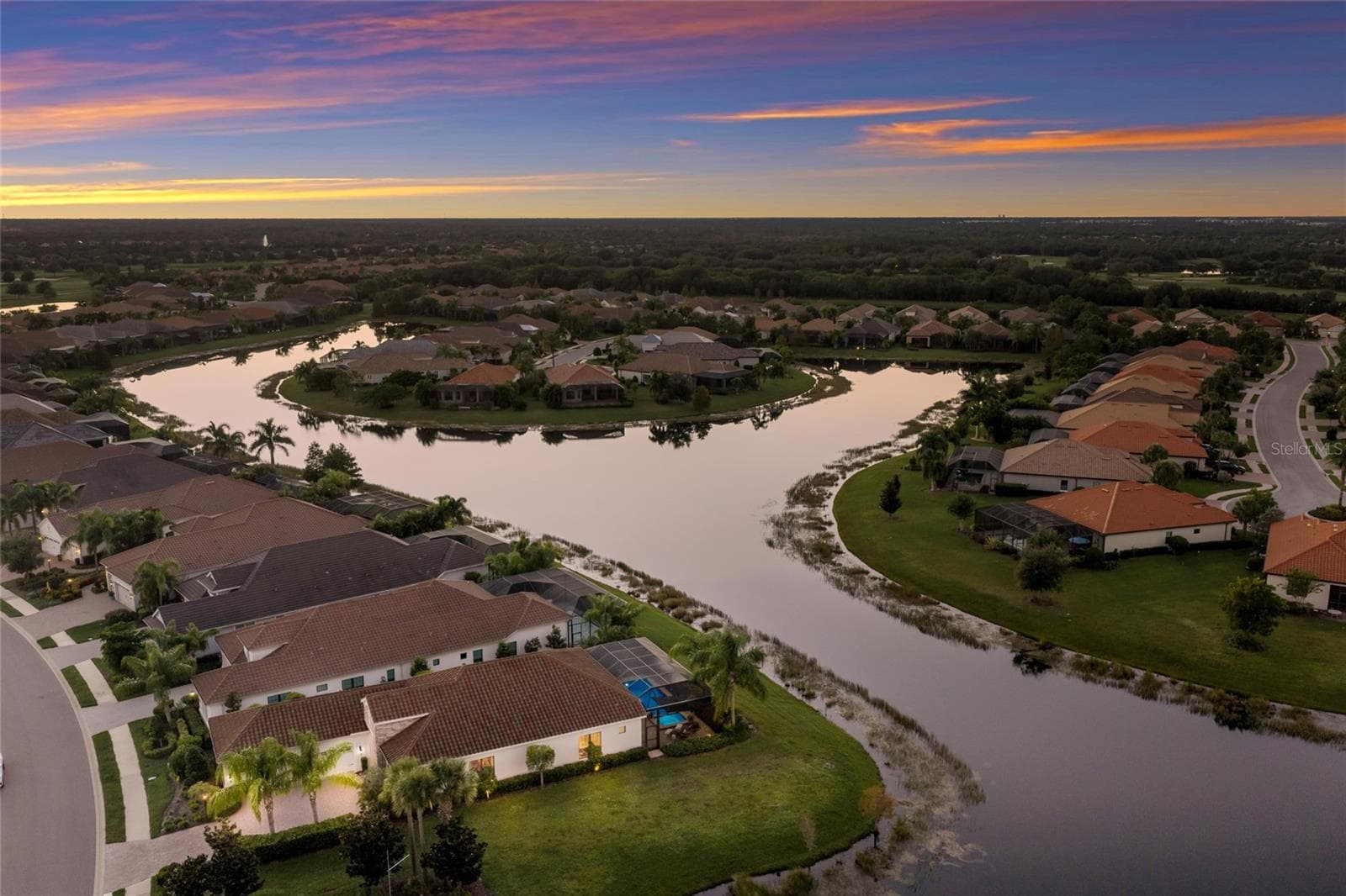Single Family Residence at 15721 CASTLE PARK TER, LAKEWOOD RANCH, photo 4 of 100