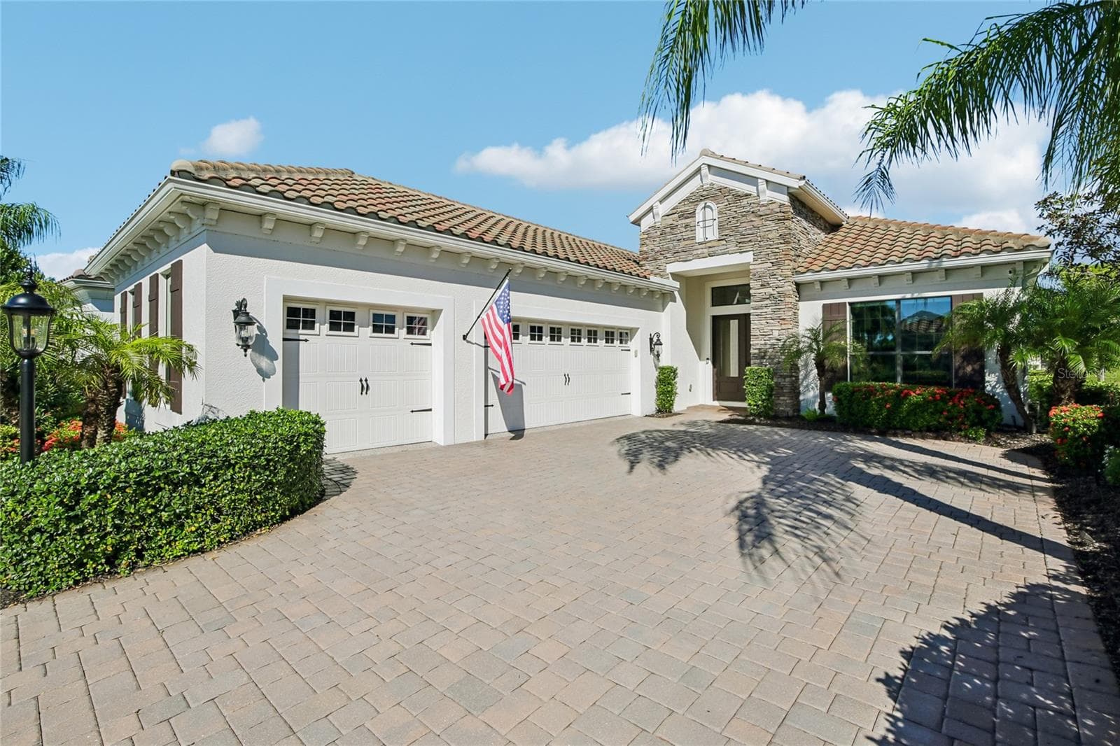 Single Family Residence at 15721 CASTLE PARK TER, LAKEWOOD RANCH, photo 7 of 100
