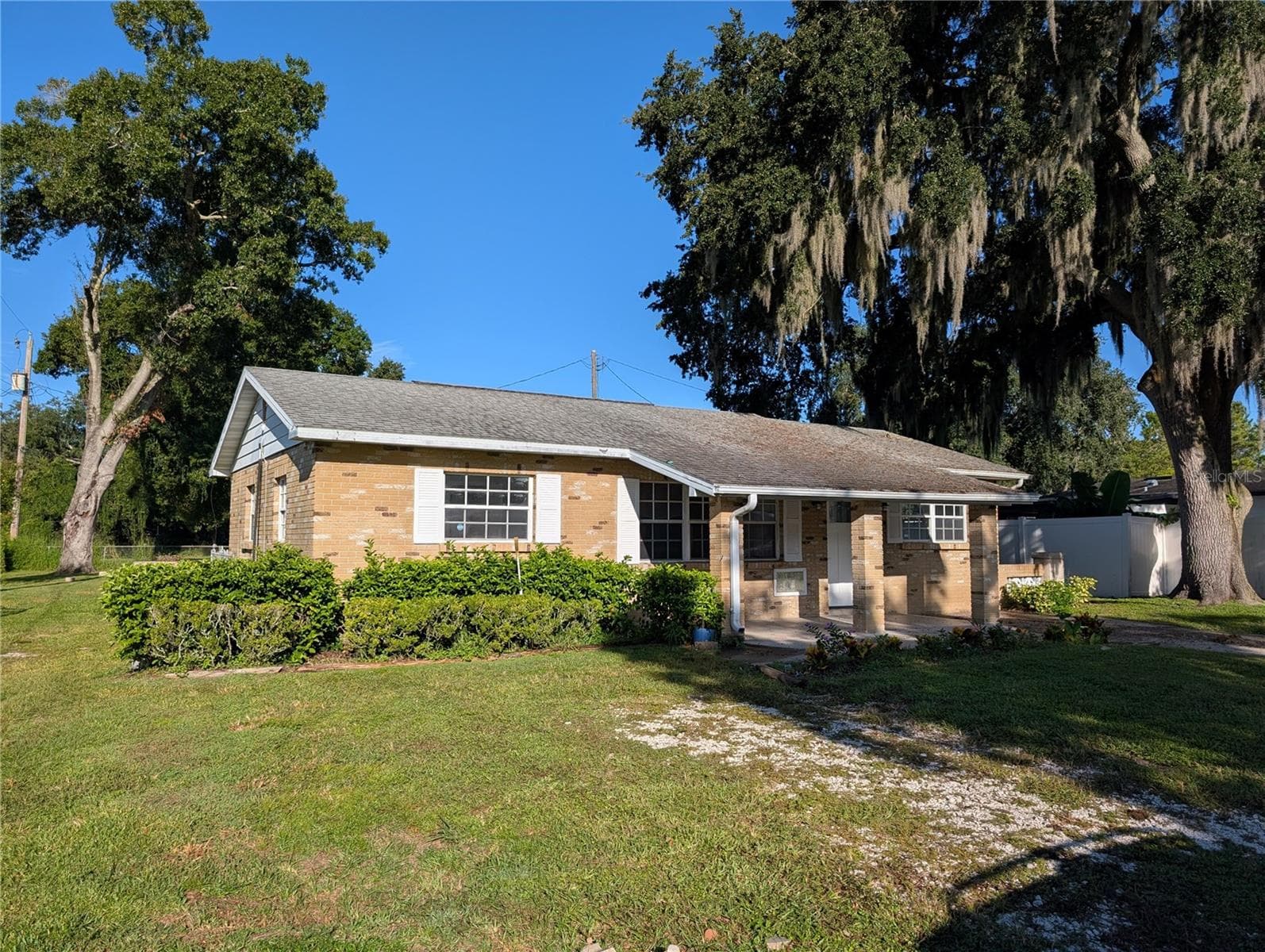 Front - Left Side - 2835 DIXIE RD, LAKELAND