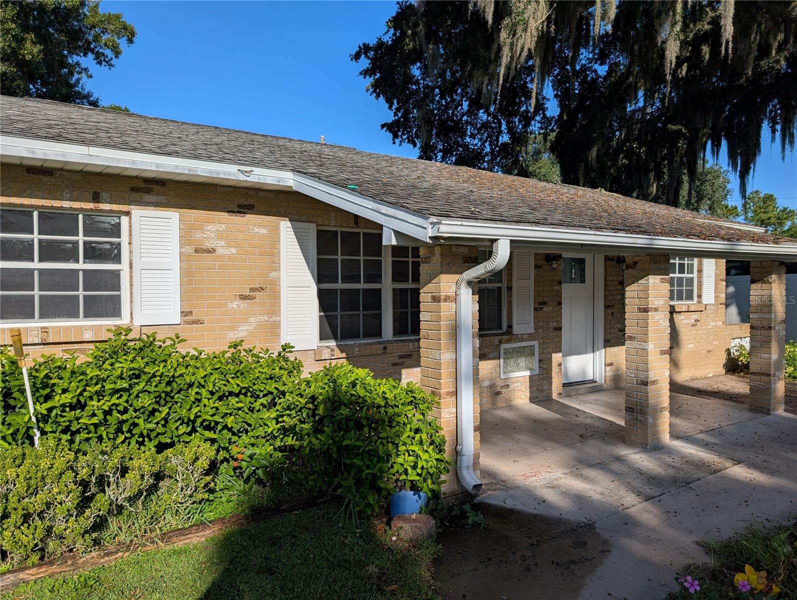 Front Porch - 2835 DIXIE RD, LAKELAND