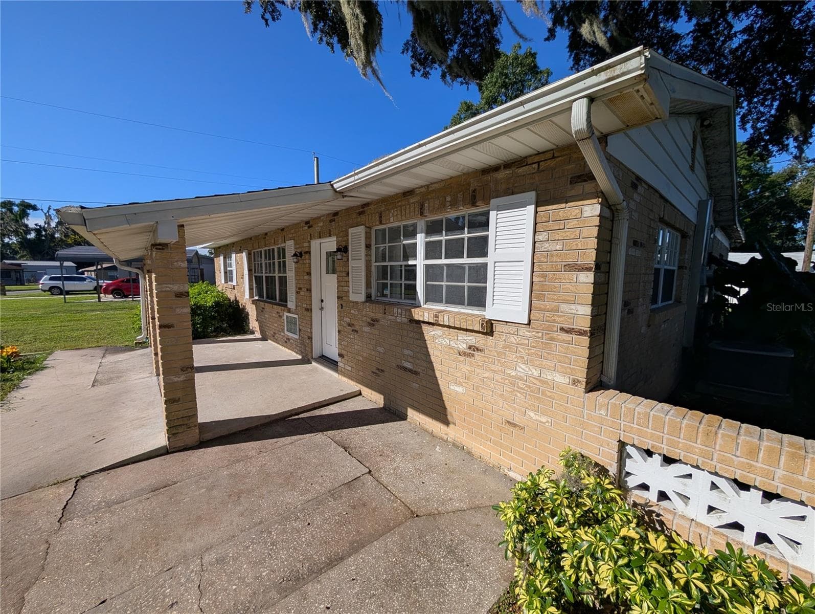 Front Porch - 2835 DIXIE RD, LAKELAND