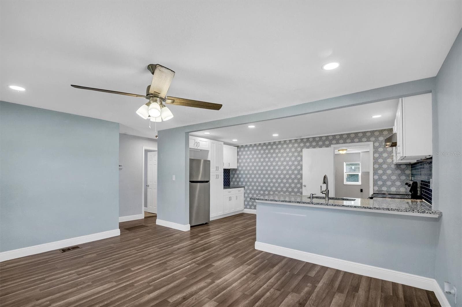Single Family Residence at 2014 W HICKORY ST, LAKELAND, photo 3 of 20