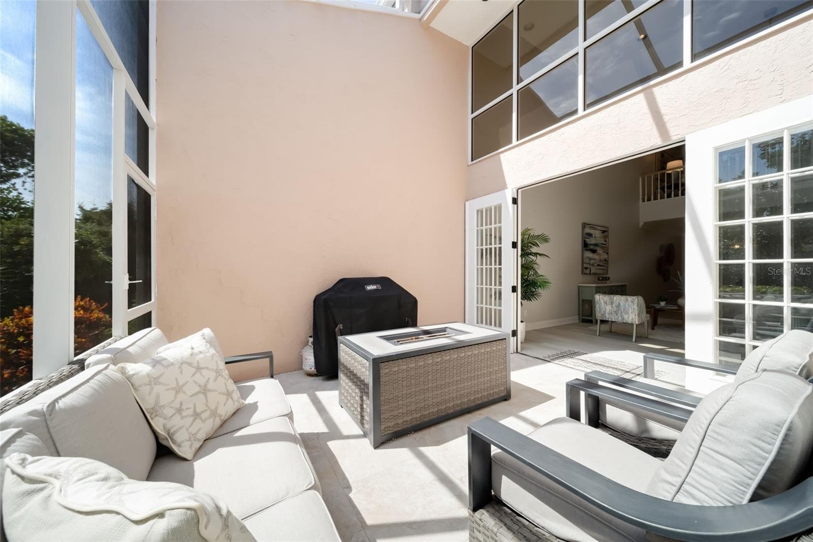 Screened in Patio with Fire Pit - 1703 STARLING DR #1703, SARASOTA