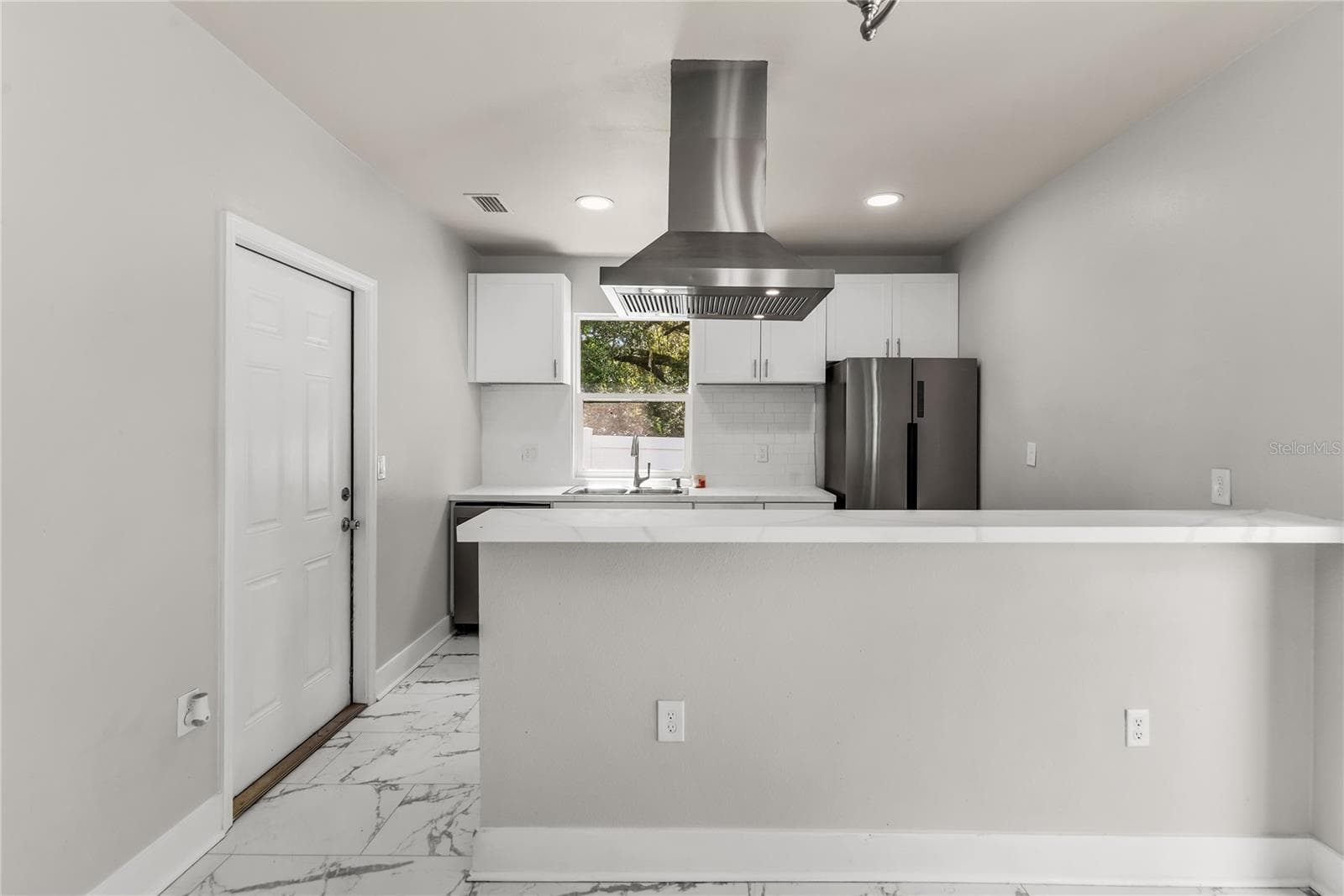 Kitchen features granite countertops, modern subway tile backsplash and stainless steel appliances. - 3954 S SANFORD AVE, SANFORD