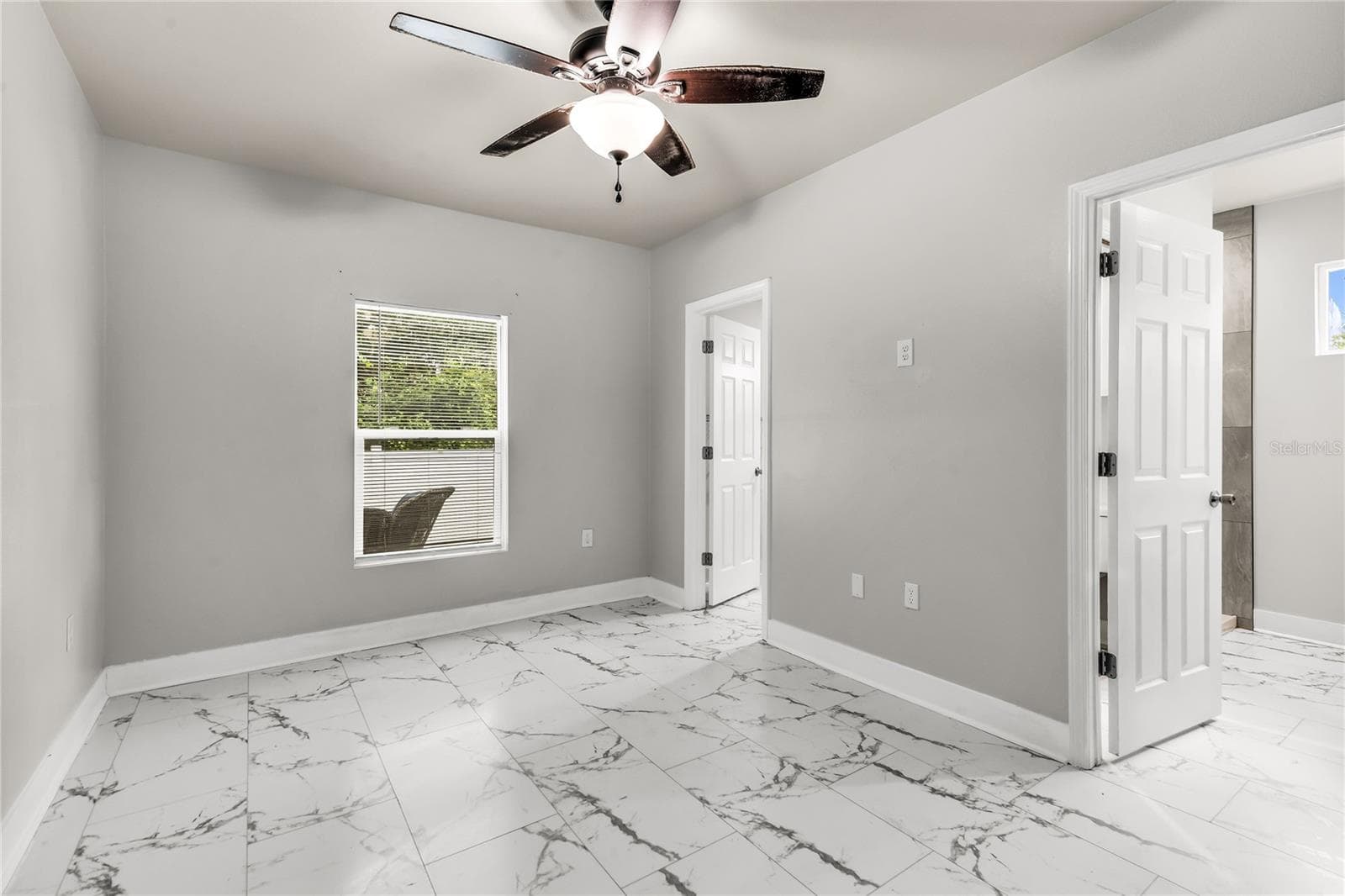 Primary bedroom with walk-in closet and ensuite bath - 3954 S SANFORD AVE, SANFORD