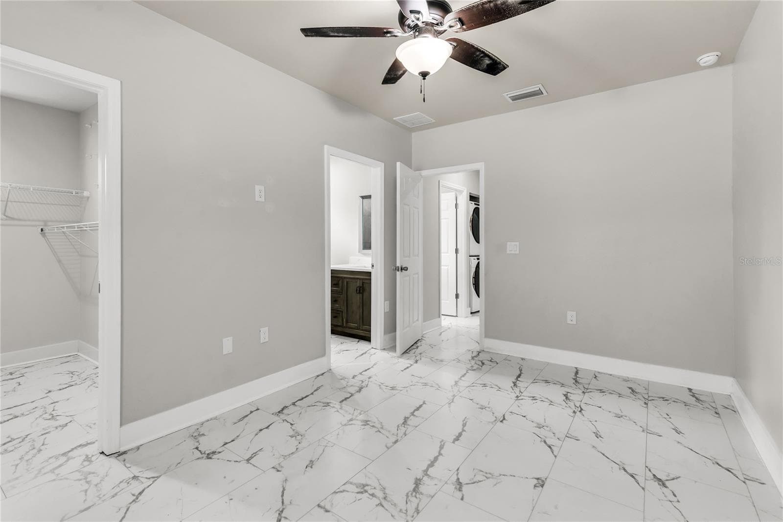 Primary bedroom with walk-in closet and ensuite bath - 3954 S SANFORD AVE, SANFORD