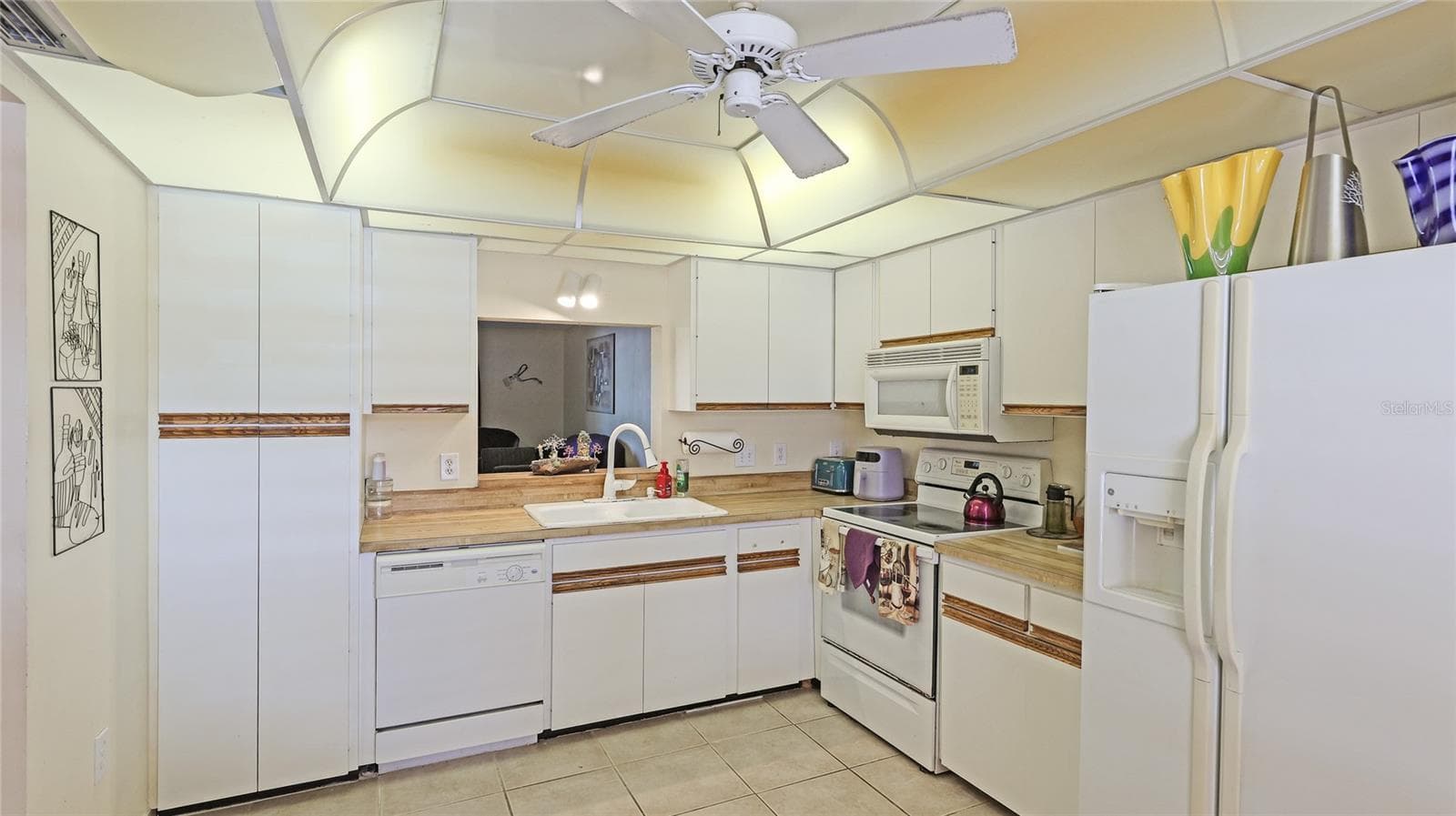 Condominium at 527 SPRING LAKES BLVD #527, BRADENTON, photo 6 of 37