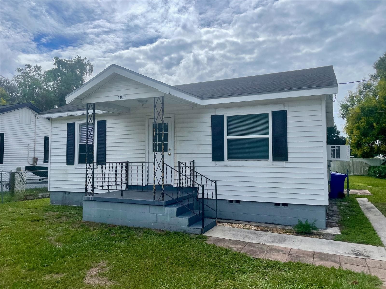 1811 E MAIN ST