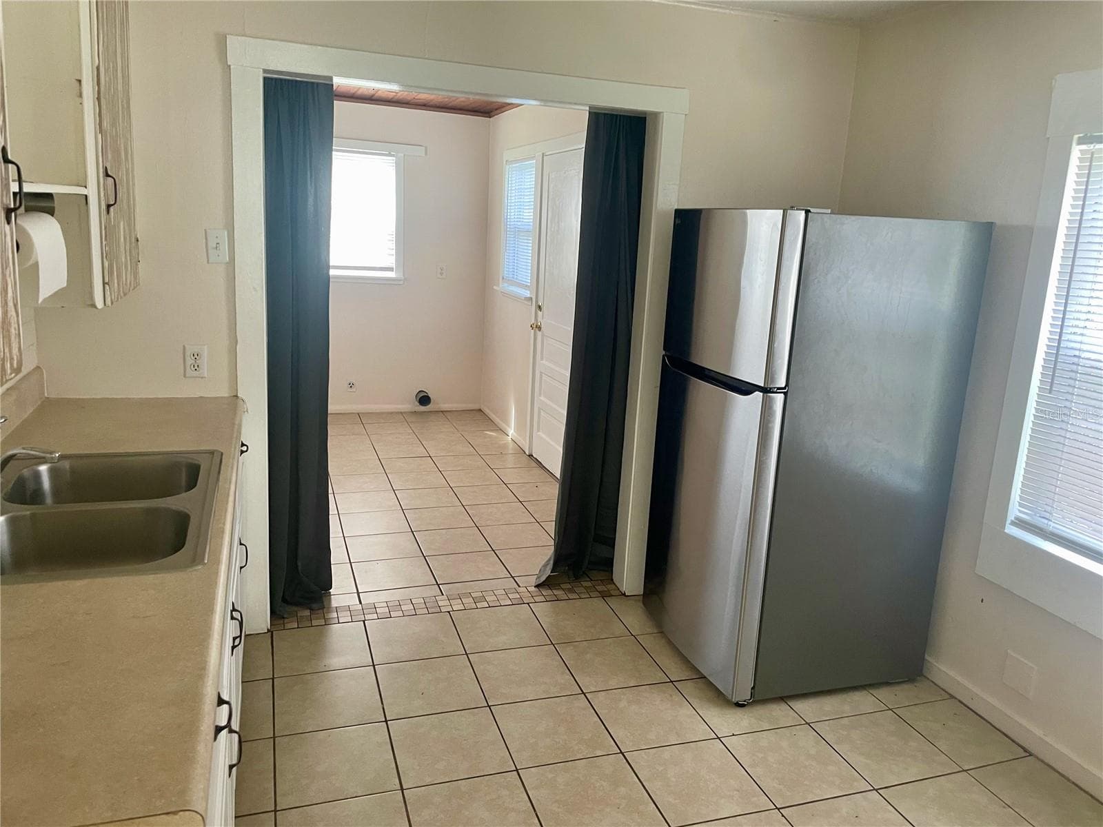 Single Family Residence at 1811 E MAIN ST, LAKELAND, photo 5 of 10