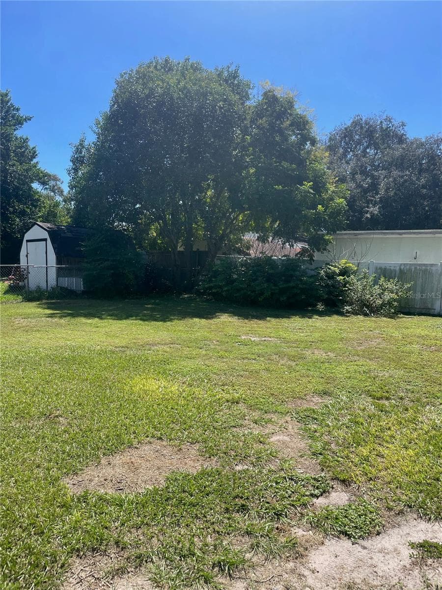 Single Family Residence at 1811 E MAIN ST, LAKELAND, photo 9 of 10