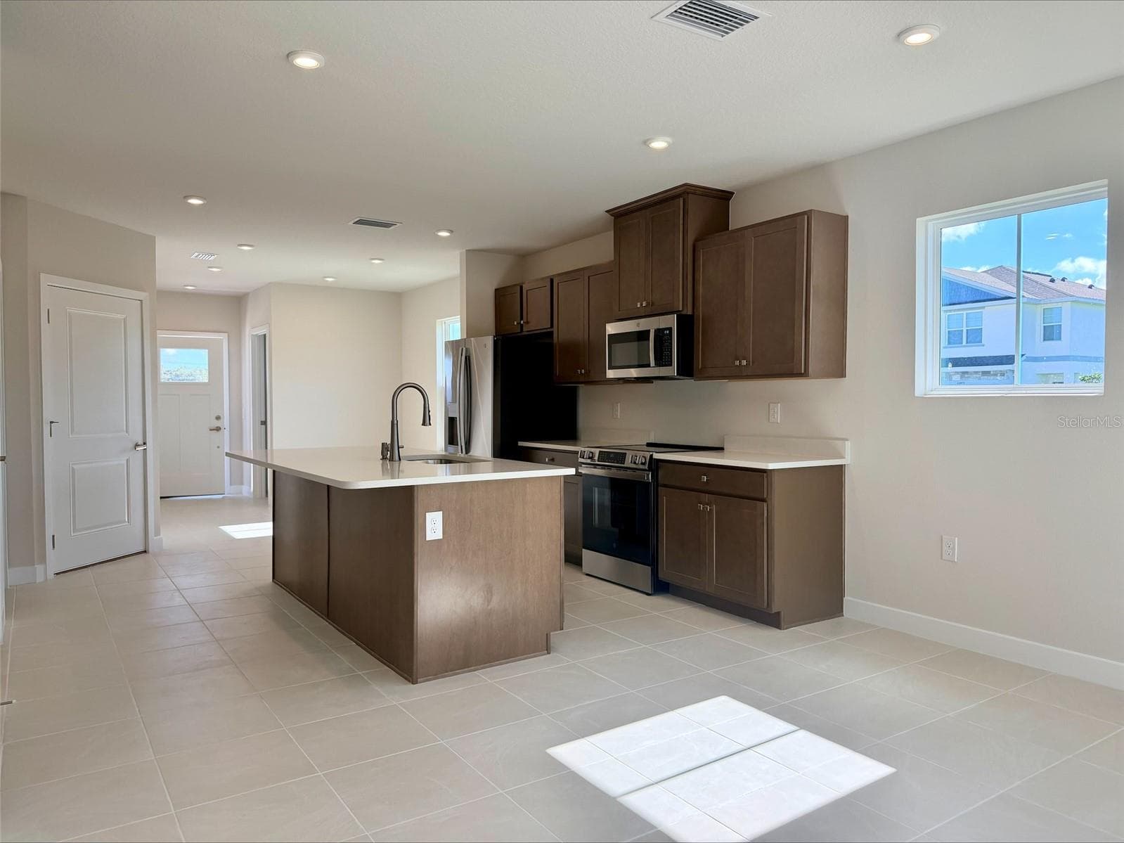 Townhouse at 14058 HUNTERS GROVE RD, HUDSON, photo 6 of 9