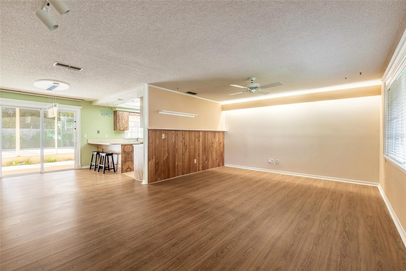 Single Family Residence at 2526 ROYAL PALM DR, EDGEWATER, photo 19 of 37