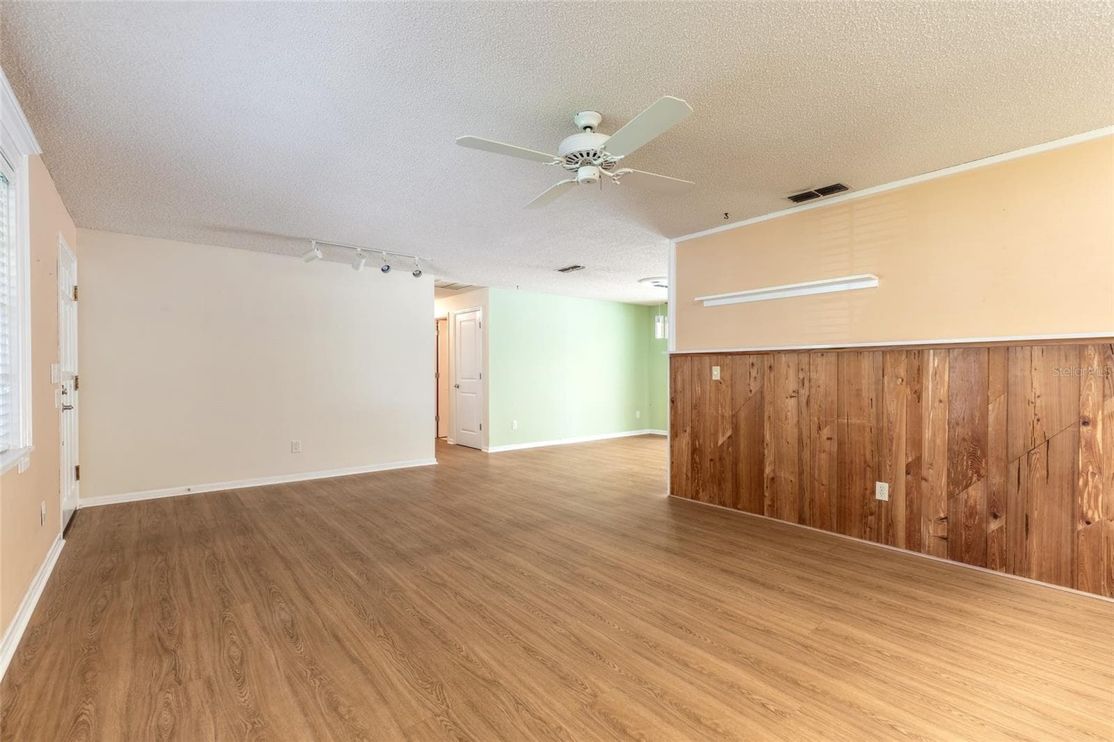 Single Family Residence at 2526 ROYAL PALM DR, EDGEWATER, photo 20 of 37