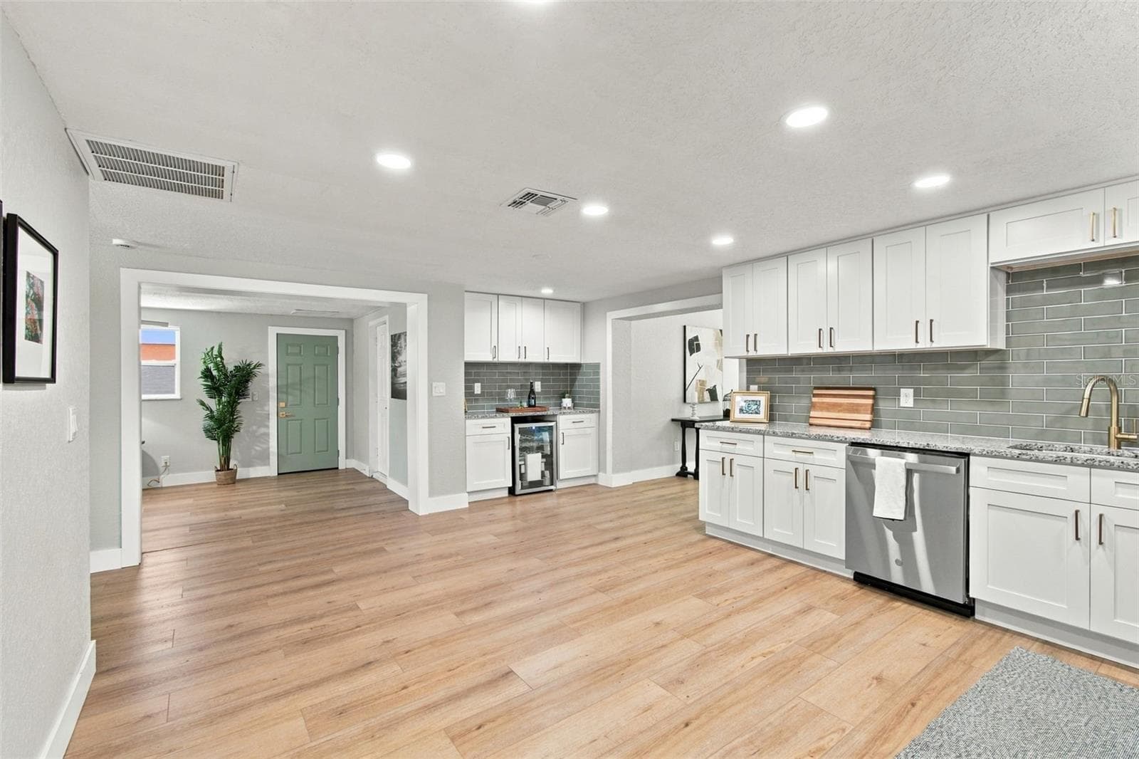 Single Family Residence at 1954 SKYLINE DR, CLEARWATER, photo 2 of 22