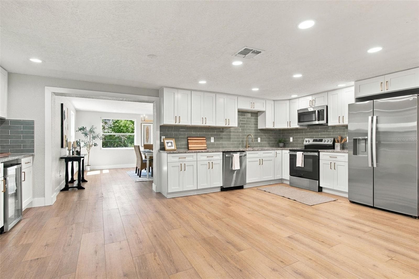 Single Family Residence at 1954 SKYLINE DR, CLEARWATER, photo 3 of 22