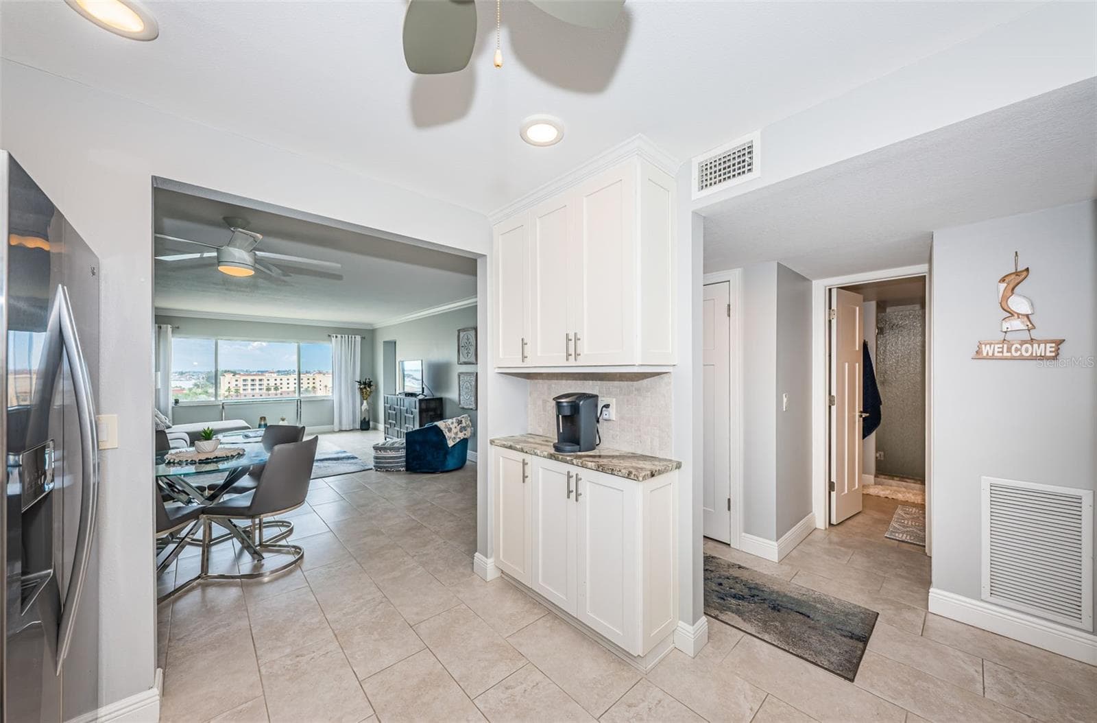 Fully renovated kitchen with coffee bar, lots of cabinets for storage - 4775 COVE CIR #904, ST PETERSBURG