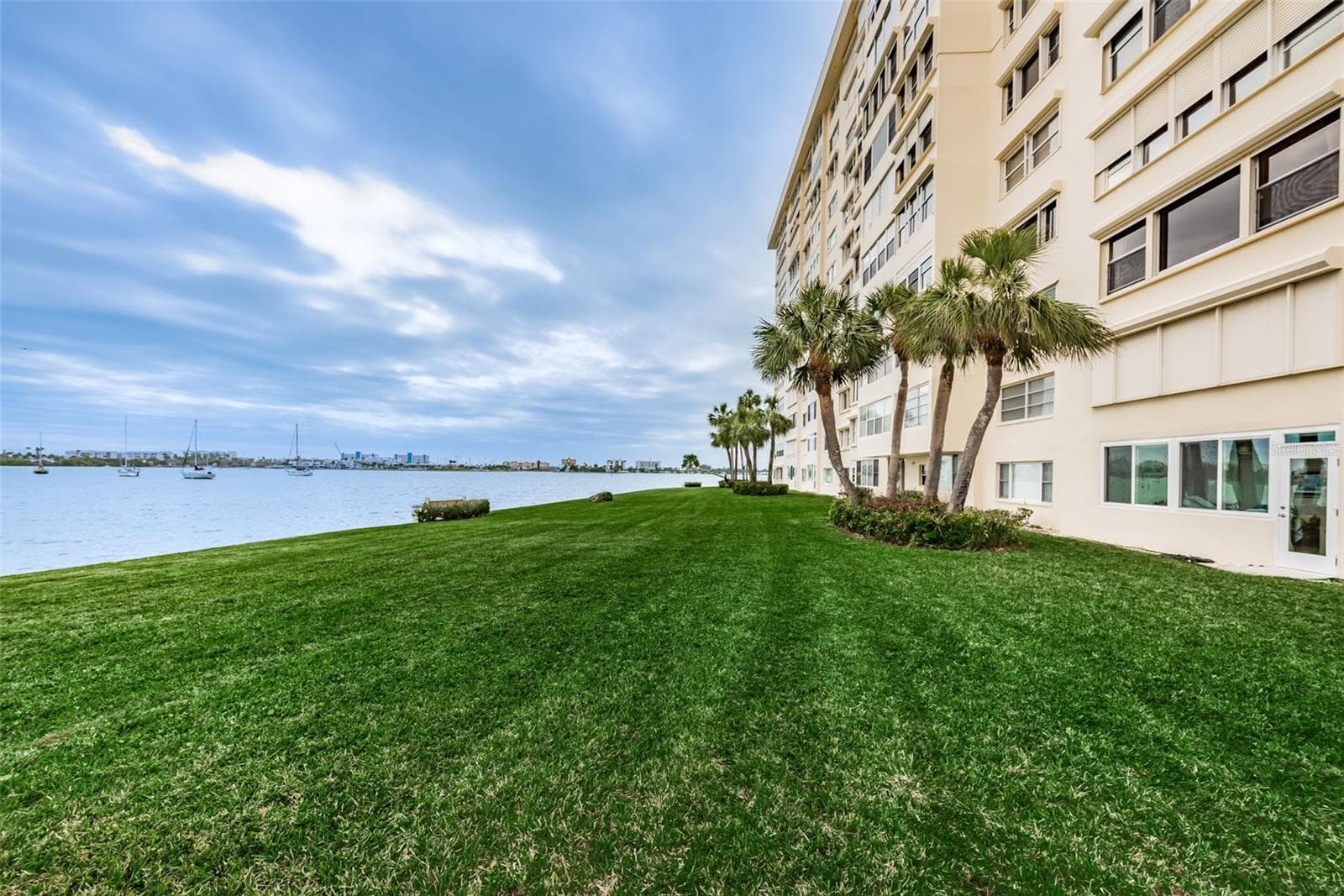 Back of the building - 4775 COVE CIR #904, ST PETERSBURG
