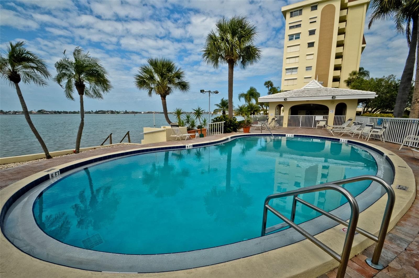 Second pool next to Continental Building - 4775 COVE CIR #904, ST PETERSBURG